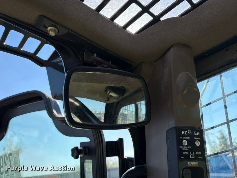 image for item YA5773 2016 Case SV280 skid steer loader