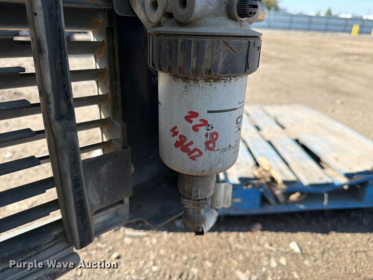 image for item YA5773 2016 Case SV280 skid steer loader