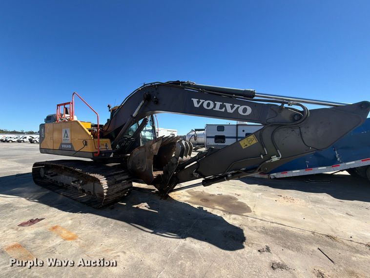 image for item YA5774 2022 Volvo EC220 EL excavator