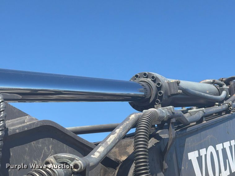 image for item YA5774 2022 Volvo EC220 EL excavator
