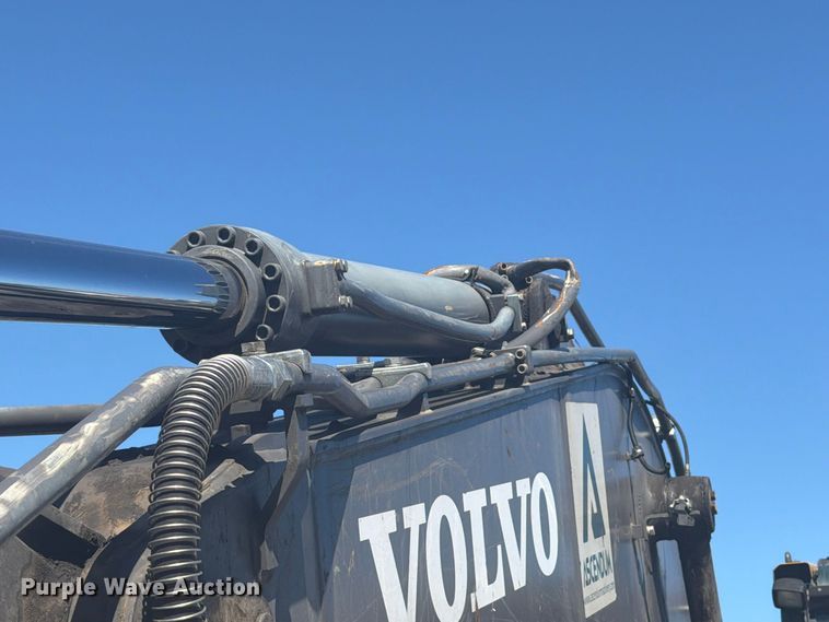 image for item YA5774 2022 Volvo EC220 EL excavator