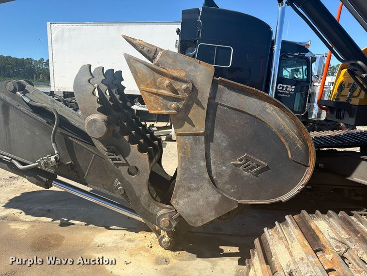 image for item YA5774 2022 Volvo EC220 EL excavator