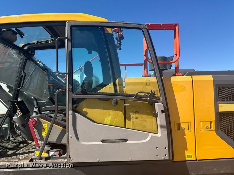 image for item YA5774 2022 Volvo EC220 EL excavator