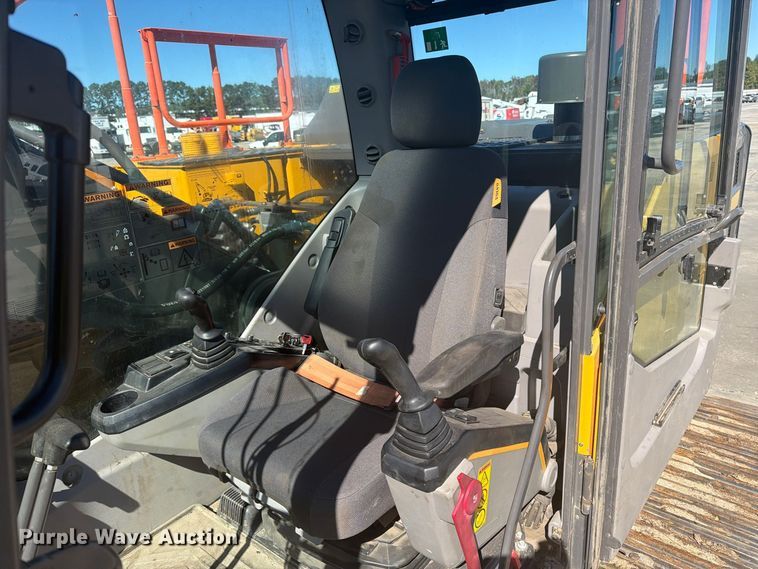 image for item YA5774 2022 Volvo EC220 EL excavator