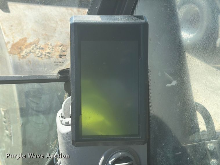 image for item YA5774 2022 Volvo EC220 EL excavator