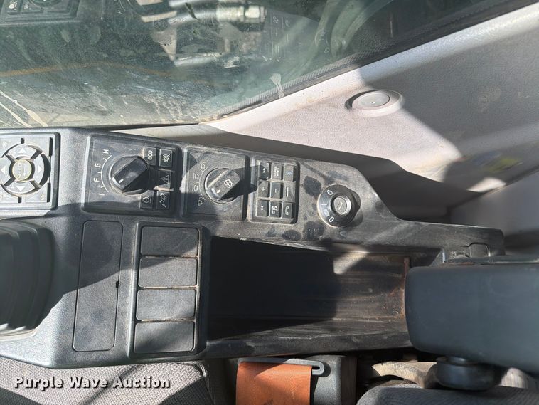 image for item YA5774 2022 Volvo EC220 EL excavator