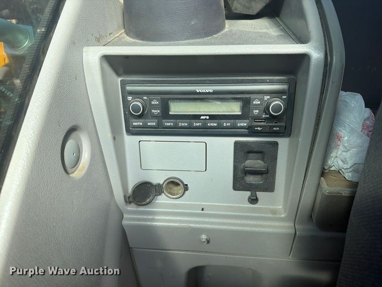 image for item YA5774 2022 Volvo EC220 EL excavator