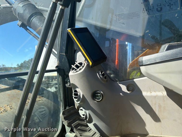 image for item YA5774 2022 Volvo EC220 EL excavator