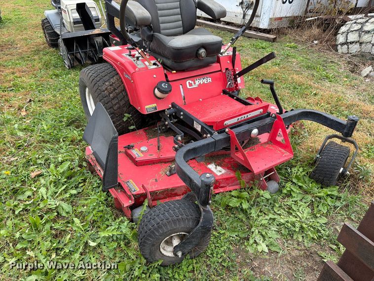 image for item DT3093 2018 Country Clipper 3572KAT-1525 ZTR lawn mower