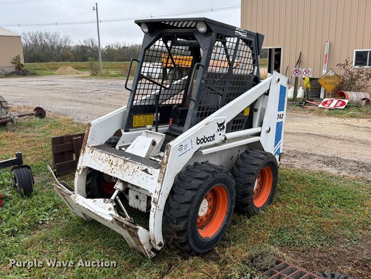 image for item DT3094 1987 Bobcat 742 skid steer loader