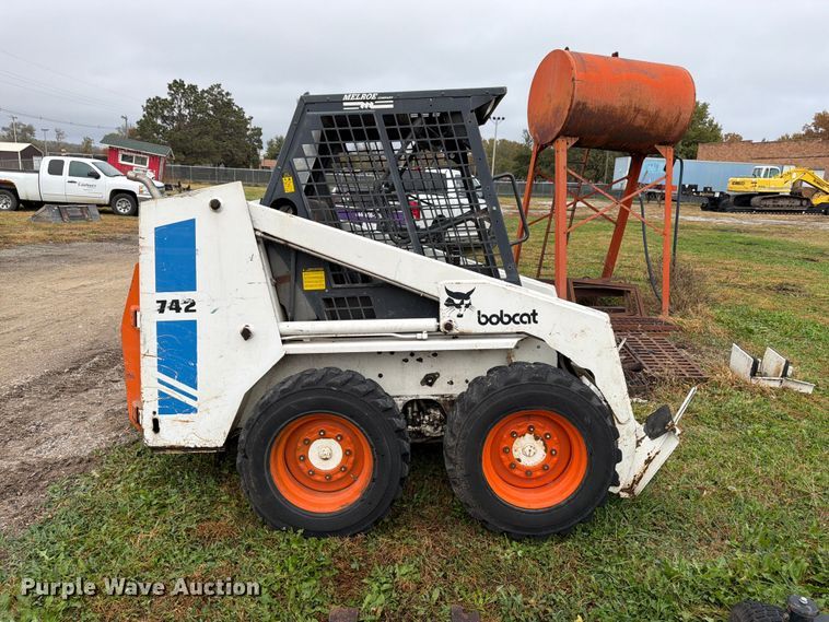 image for item DT3094 1987 Bobcat 742 skid steer loader
