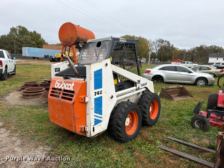 image for item DT3094 1987 Bobcat 742 skid steer loader