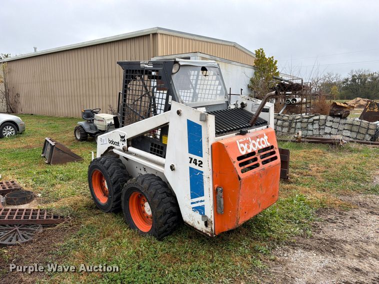 image for item DT3094 1987 Bobcat 742 skid steer loader