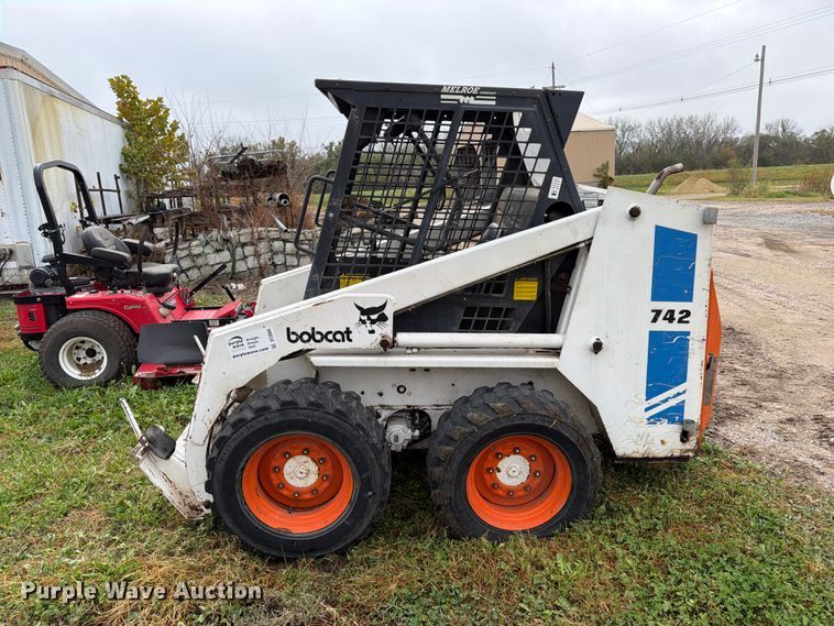 image for item DT3094 1987 Bobcat 742 skid steer loader