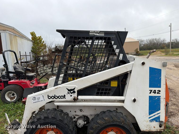 image for item DT3094 1987 Bobcat 742 skid steer loader