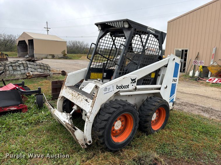 image for item DT3094 1987 Bobcat 742 skid steer loader