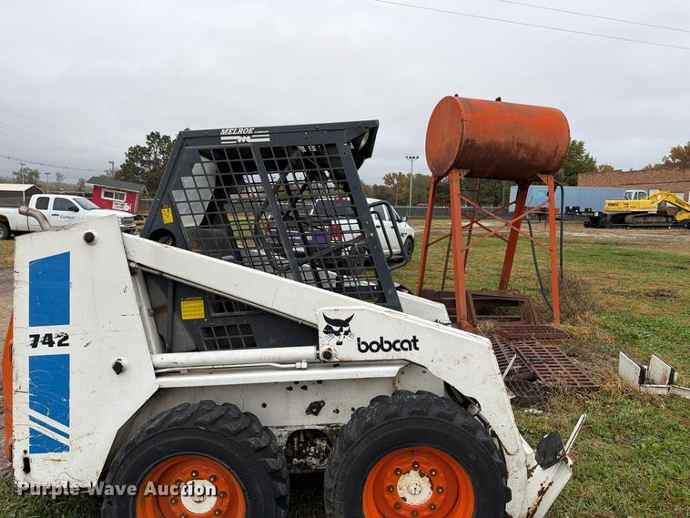 image for item DT3094 1987 Bobcat 742 skid steer loader