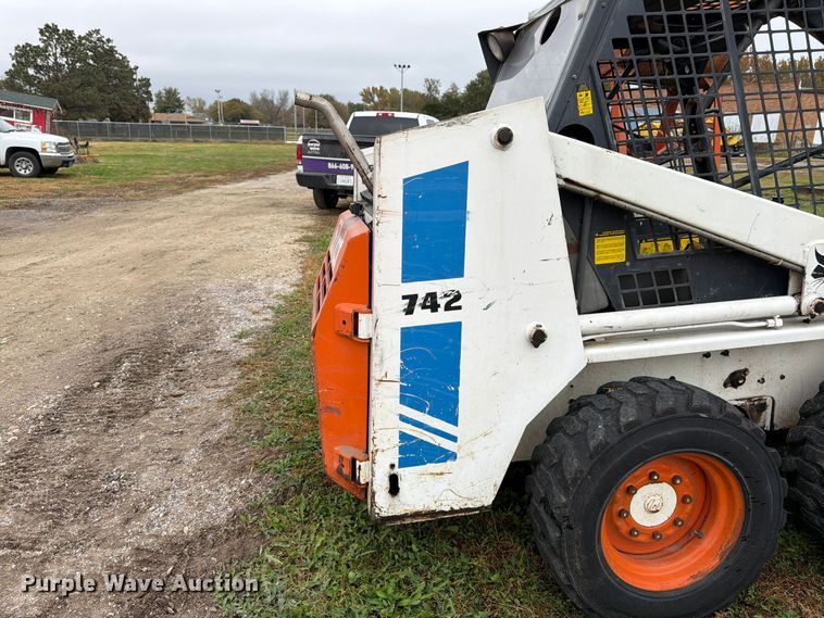 image for item DT3094 1987 Bobcat 742 skid steer loader