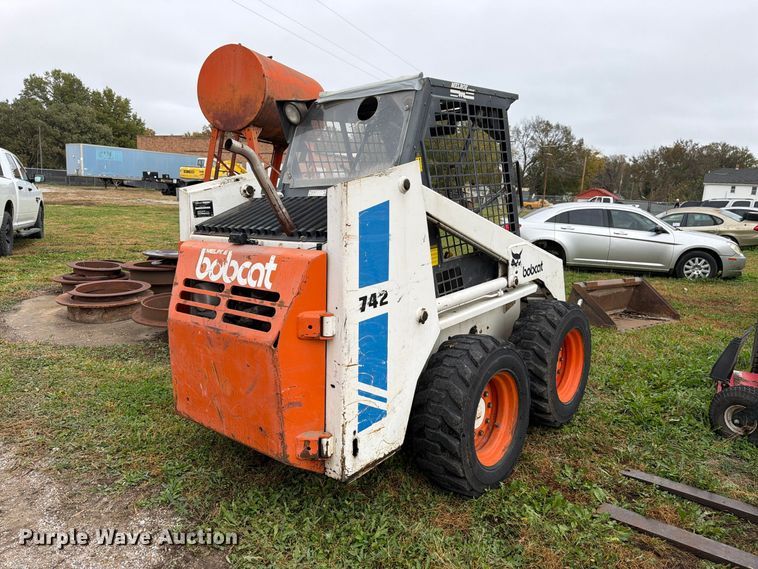 image for item DT3094 1987 Bobcat 742 skid steer loader