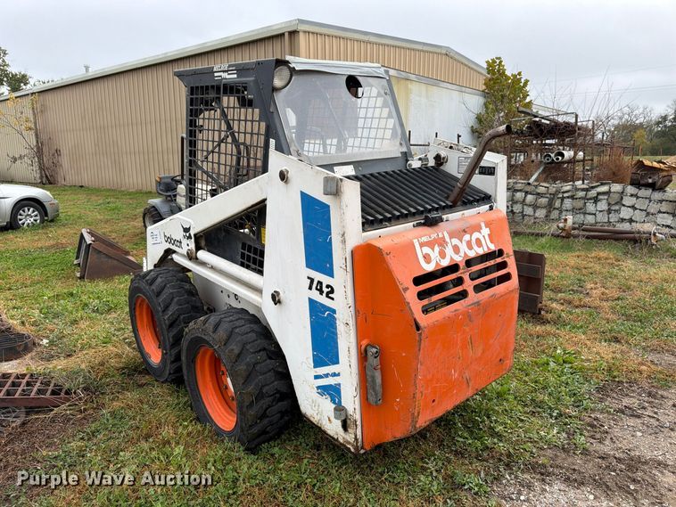 image for item DT3094 1987 Bobcat 742 skid steer loader