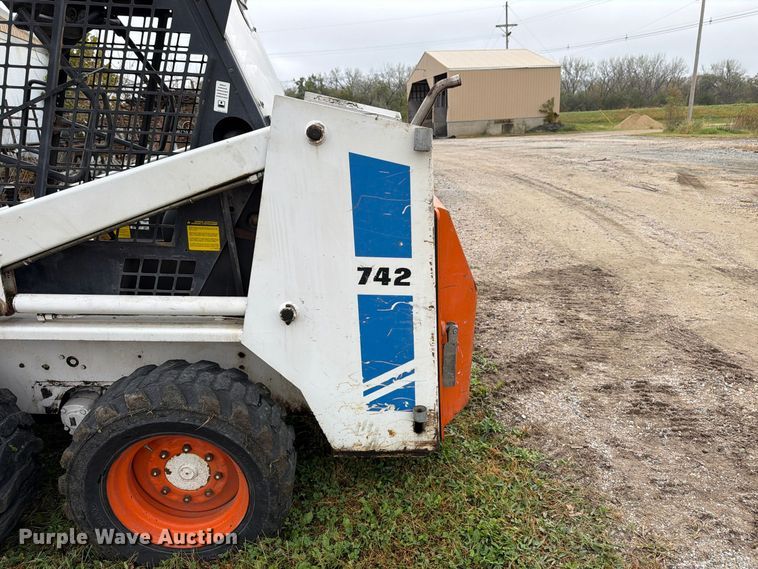 image for item DT3094 1987 Bobcat 742 skid steer loader
