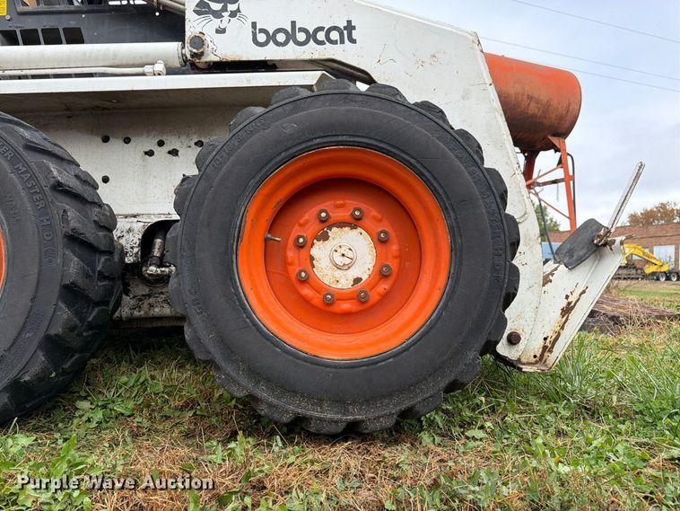 image for item DT3094 1987 Bobcat 742 skid steer loader
