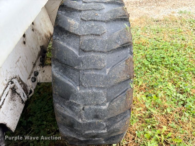 image for item DT3094 1987 Bobcat 742 skid steer loader