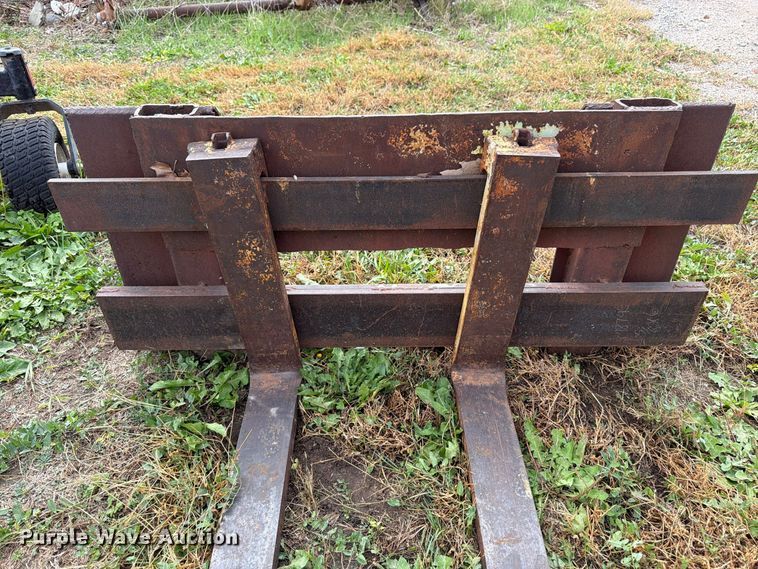 image for item DT3094 1987 Bobcat 742 skid steer loader