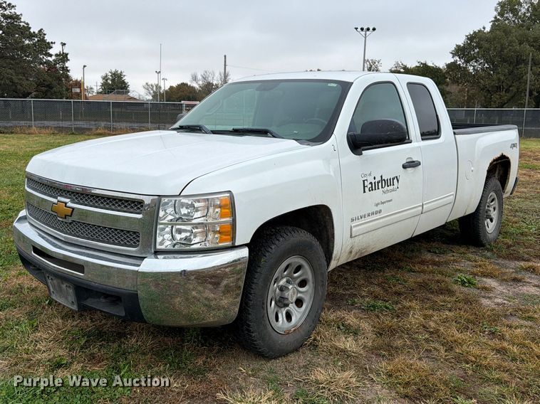 image for item DT3100 2012 Chevrolet Silverado 1500 Ext. Cab pickup truck