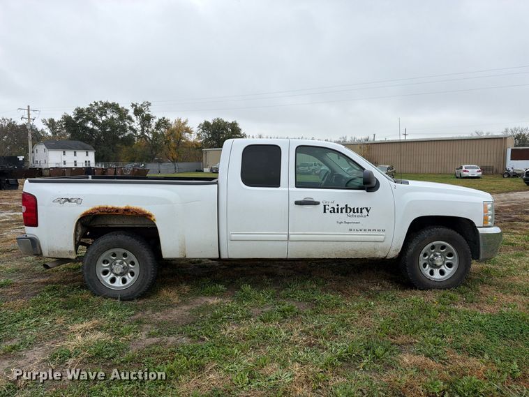 image for item DT3100 2012 Chevrolet Silverado 1500 Ext. Cab pickup truck