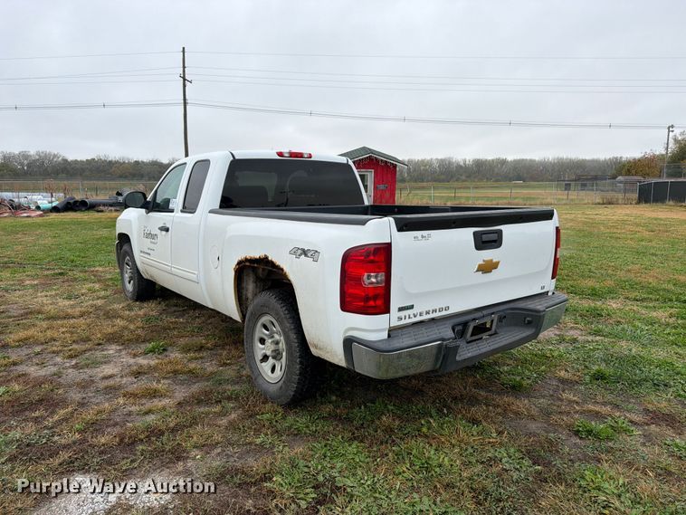 image for item DT3100 2012 Chevrolet Silverado 1500 Ext. Cab pickup truck