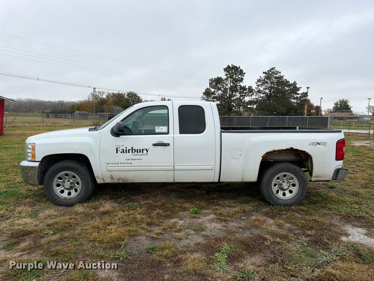 image for item DT3100 2012 Chevrolet Silverado 1500 Ext. Cab pickup truck
