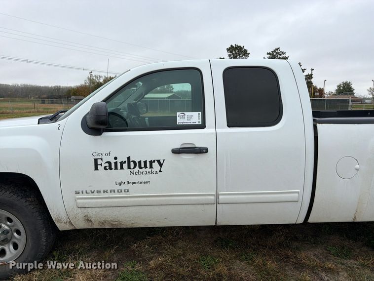 image for item DT3100 2012 Chevrolet Silverado 1500 Ext. Cab pickup truck