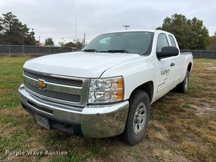 image for item DT3100 2012 Chevrolet Silverado 1500 Ext. Cab pickup truck