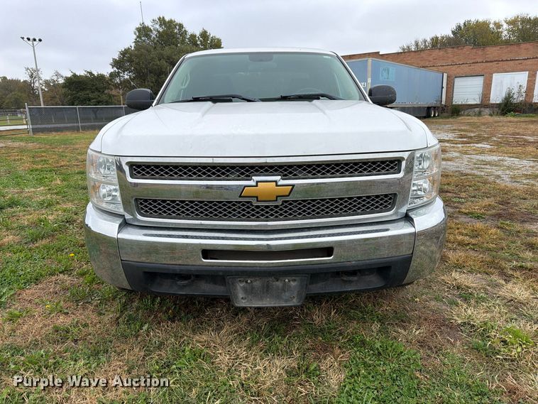 image for item DT3100 2012 Chevrolet Silverado 1500 Ext. Cab pickup truck