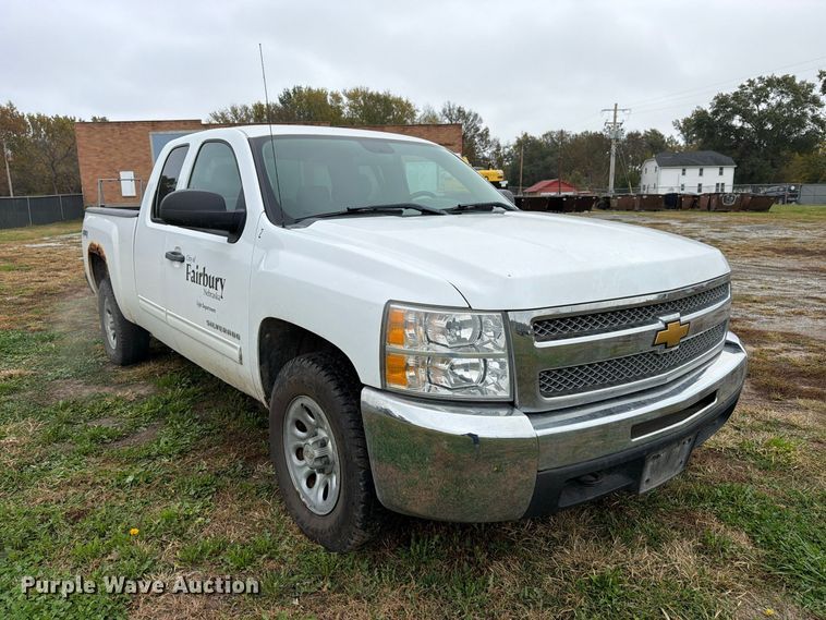 image for item DT3100 2012 Chevrolet Silverado 1500 Ext. Cab pickup truck