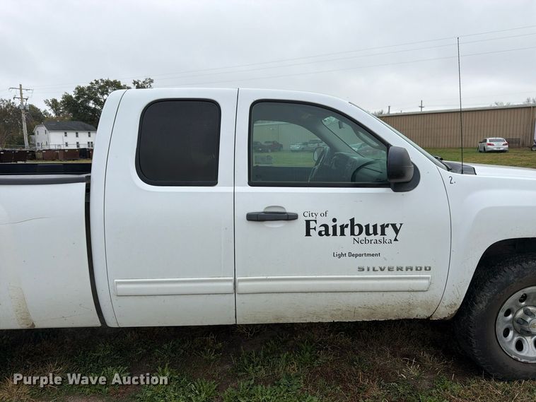 image for item DT3100 2012 Chevrolet Silverado 1500 Ext. Cab pickup truck