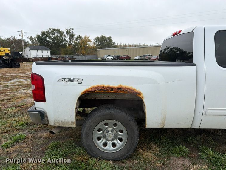 image for item DT3100 2012 Chevrolet Silverado 1500 Ext. Cab pickup truck