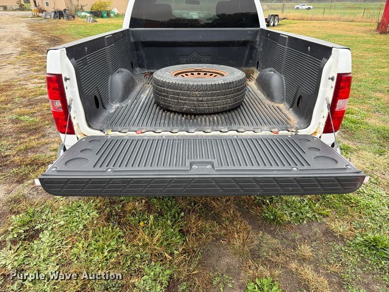 image for item DT3100 2012 Chevrolet Silverado 1500 Ext. Cab pickup truck