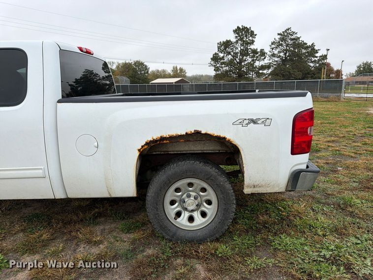 image for item DT3100 2012 Chevrolet Silverado 1500 Ext. Cab pickup truck