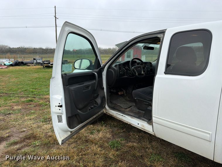 image for item DT3100 2012 Chevrolet Silverado 1500 Ext. Cab pickup truck