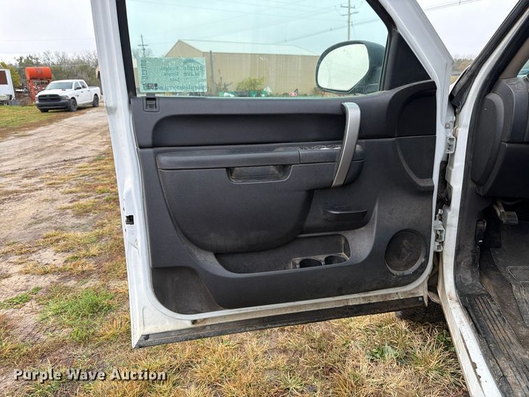 image for item DT3100 2012 Chevrolet Silverado 1500 Ext. Cab pickup truck