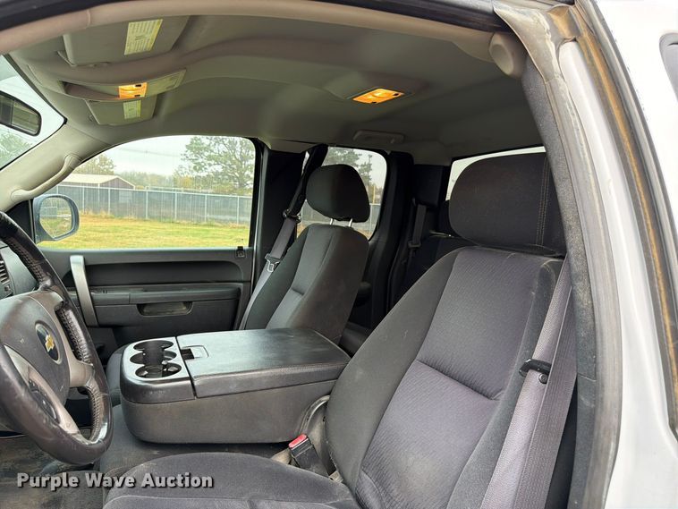 image for item DT3100 2012 Chevrolet Silverado 1500 Ext. Cab pickup truck