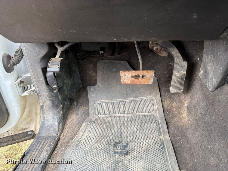 image for item DT3100 2012 Chevrolet Silverado 1500 Ext. Cab pickup truck
