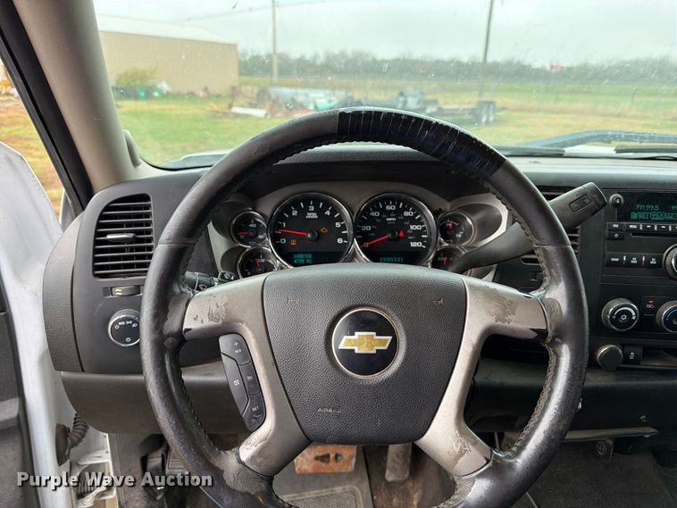 image for item DT3100 2012 Chevrolet Silverado 1500 Ext. Cab pickup truck