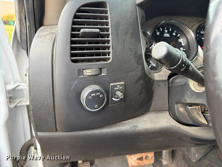 image for item DT3100 2012 Chevrolet Silverado 1500 Ext. Cab pickup truck