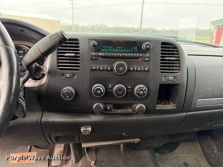 image for item DT3100 2012 Chevrolet Silverado 1500 Ext. Cab pickup truck