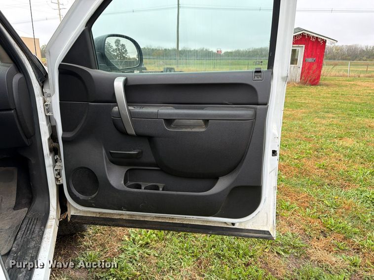 image for item DT3100 2012 Chevrolet Silverado 1500 Ext. Cab pickup truck