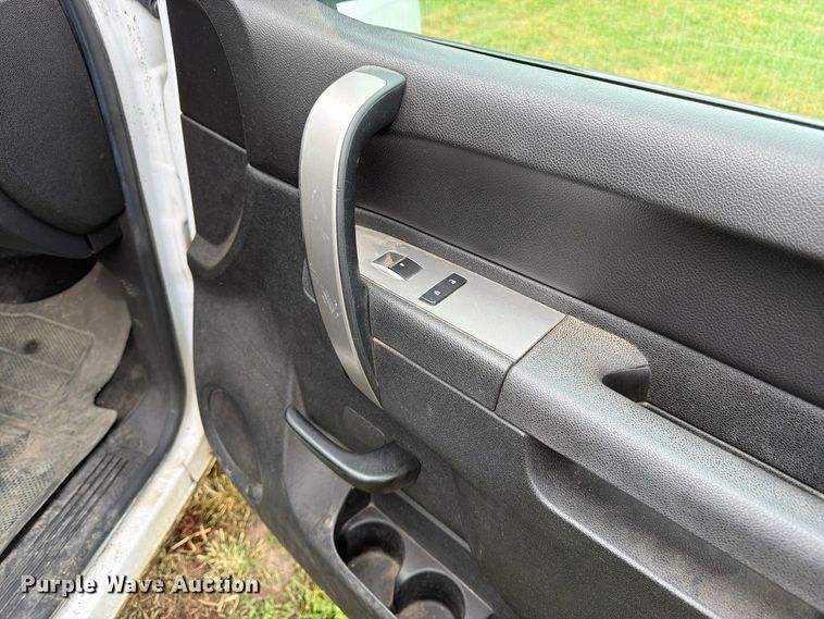 image for item DT3100 2012 Chevrolet Silverado 1500 Ext. Cab pickup truck