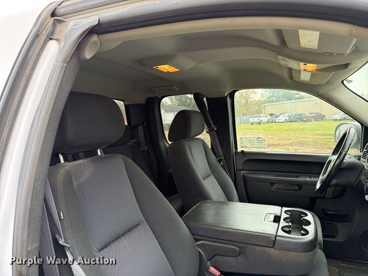image for item DT3100 2012 Chevrolet Silverado 1500 Ext. Cab pickup truck
